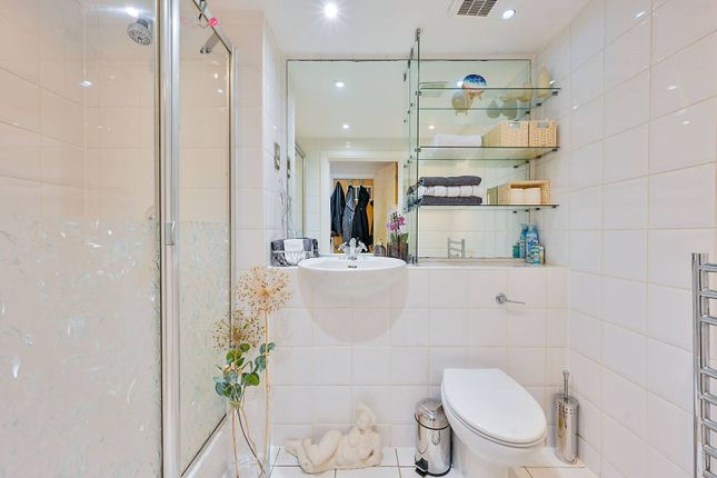 Ferry Quays, Brentford, TW8 2 bed flat for sale