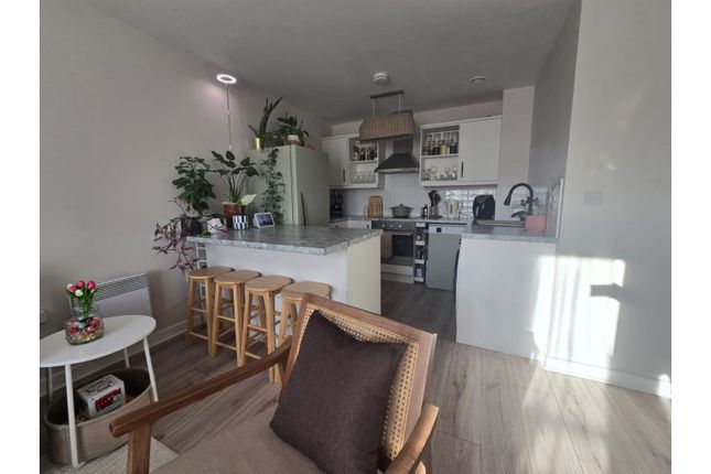2 bedroom flat for sale