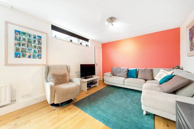 Carminia Road, Balham, London, SW17 2 bed flat for sale