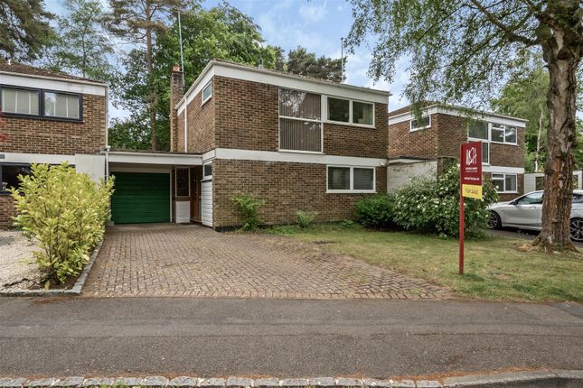3 bedroom link detached house for sale
