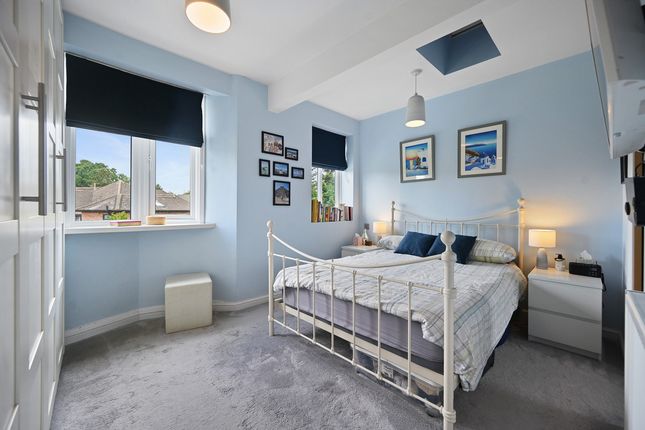 Hitchin Road, Luton, LU2 3 bed semi