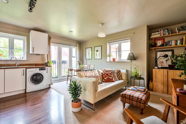 Weatherill Close, Guildford, GU1 2 bed flat for sale