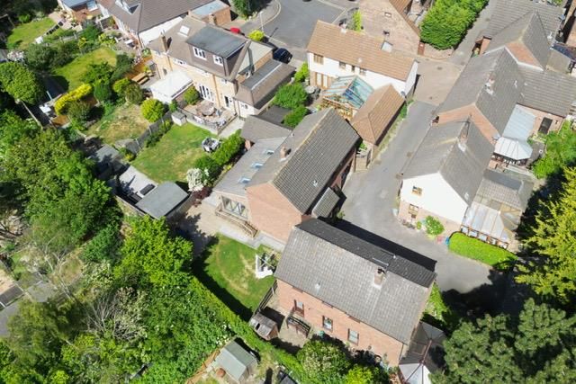 Burntwood, Brentwood 3 bed detached house for sale