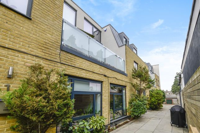 High Road, London, N22 3 bed terraced house for sale