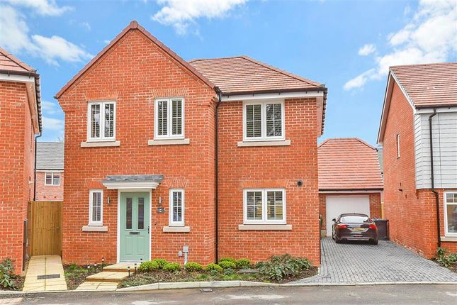 Farrenden Way, Chichester, West Sussex 3 bed detached house for sale
