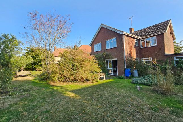 4 bed detached house