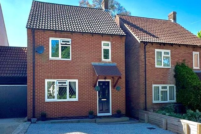 3 bedroom link detached house for sale