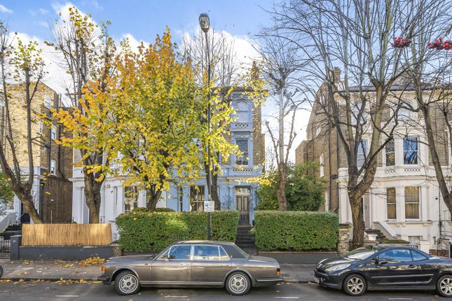 Cambridge Gardens, North Kensington... 3 bed flat for sale