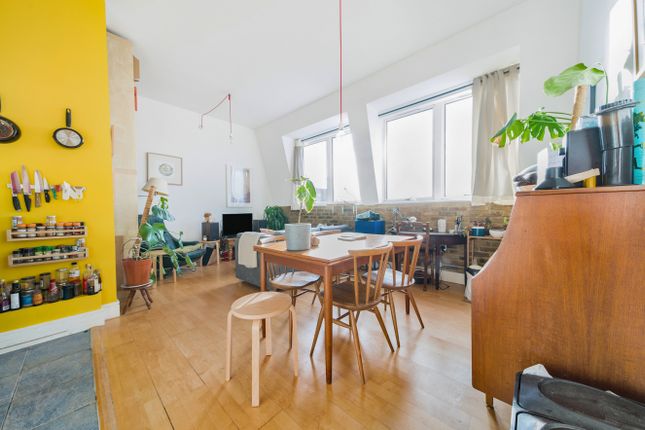 Peckham Grove, London 2 bed apartment for sale