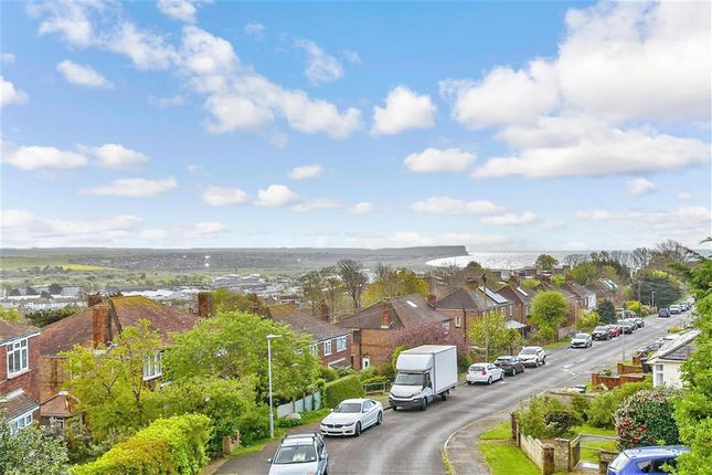 First Avenue, Newhaven, East Sussex 3 bed semi