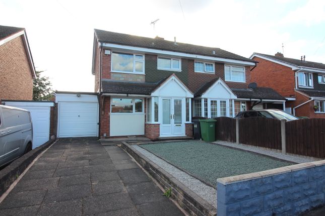 Burrows Road, Kingswinford DY6 3 bed semi