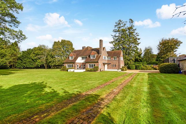 5 bed detached house