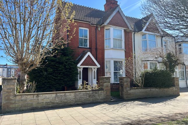 5 bedroom semi-detached house for sale