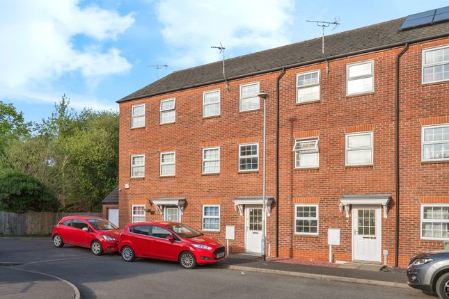 3 bedroom town house for sale