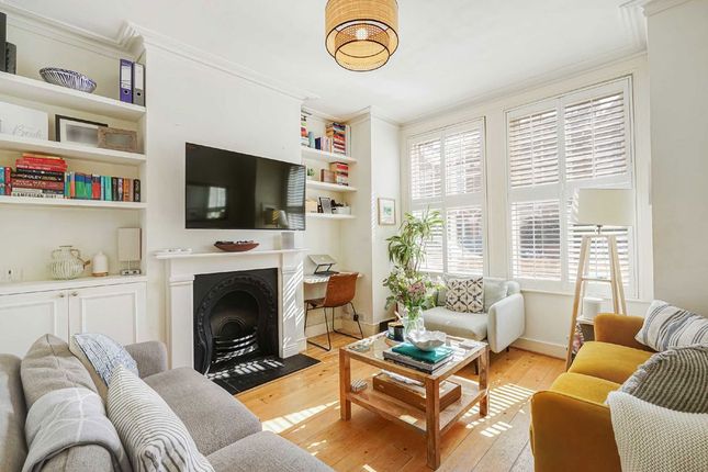 Penwith Road, London SW18 2 bed flat for sale