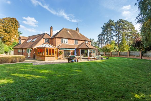 5 bed detached house