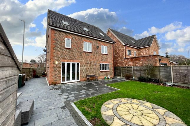 6 bedroom detached house for sale