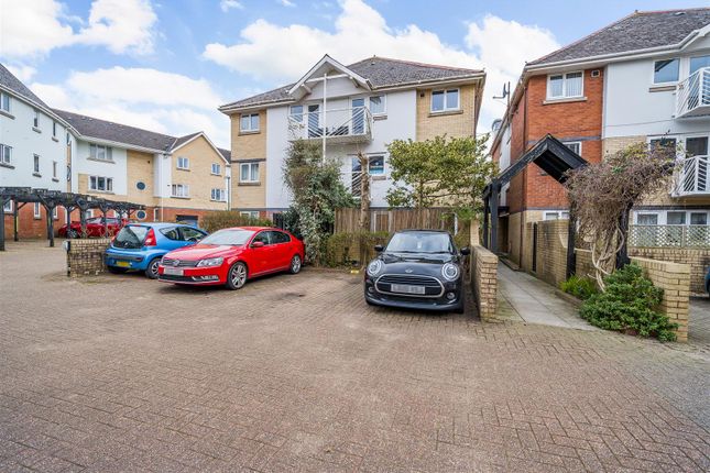 Highmoor, Marina, Swansea 2 bed maisonette for sale