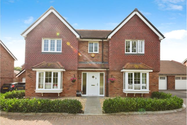 5 bed detached house