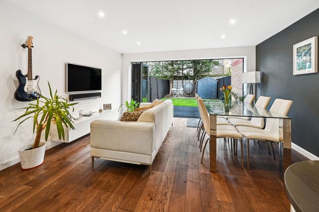 Crosslet Vale, London SE10 4 bed terraced house for sale