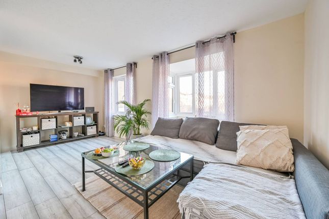 Sterling Gardens, New Cross, London... 2 bed flat for sale