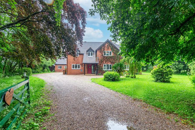 5 bed detached house