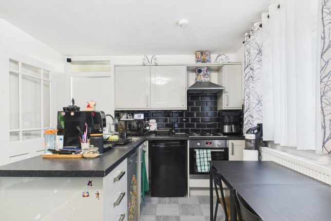 Tom Smith Close, London SE10 2 bed ground floor flat for sale