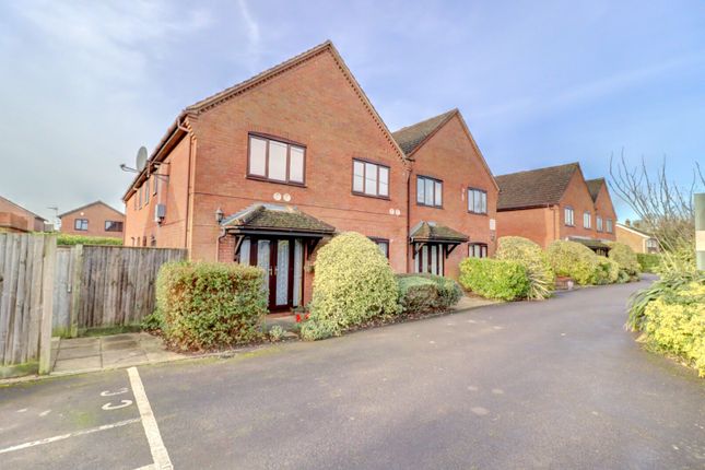 Springfields, Penn HP10 2 bed apartment for sale