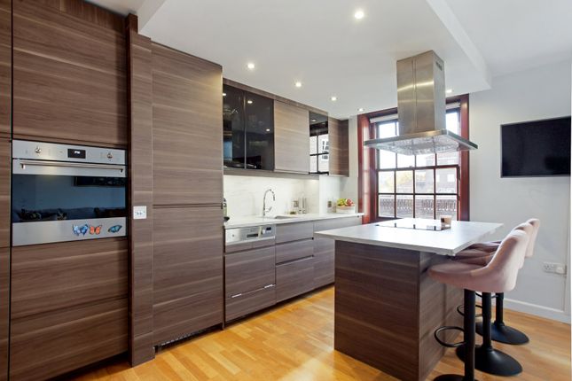 Scott Avenue, Putney, London, SW15 2 bed apartment for sale