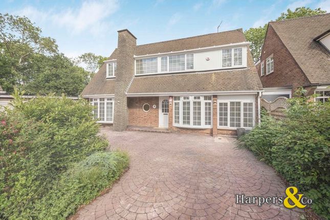 5 bed detached house