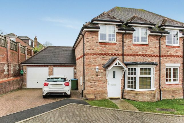 Horseshoe Close, Worthing BN14 3 bed end of terrace house for sale