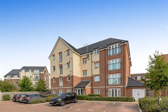 Lyndhurst House, Monarch Way... 2 bed flat for sale