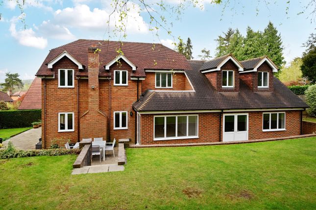 4 bed link detached house