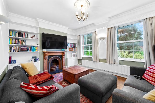 Oatlands Chase, Weybridge, KT13 2 bed apartment for sale