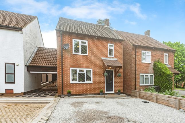3 bed link detached house