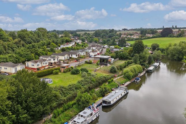 Farleigh Bridge, East Farleigh, ME16 2 bed detached house for sale