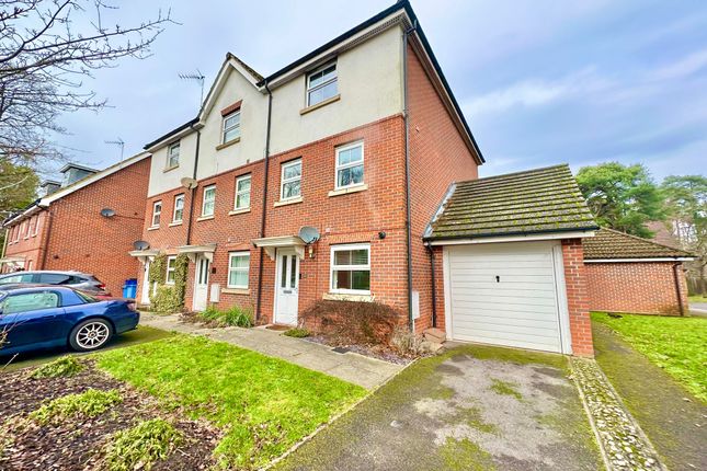 Haskins Drive, Farnborough GU14 4 bed townhouse for sale