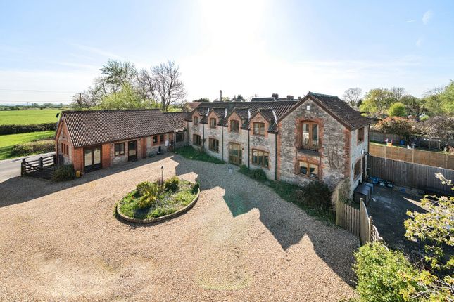 6 bed detached house