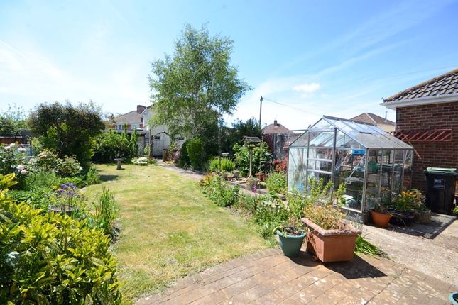 Headswell Crescent, Bournemouth BH10 2 bed bungalow for sale