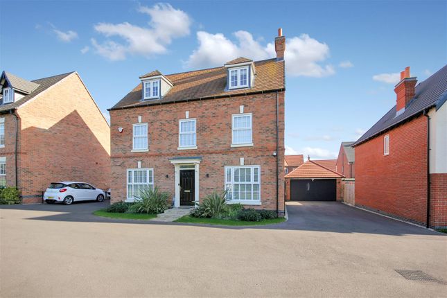 5 bedroom detached house for sale