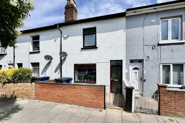 Montague Waye, Southall UB2 3 bed terraced house for sale