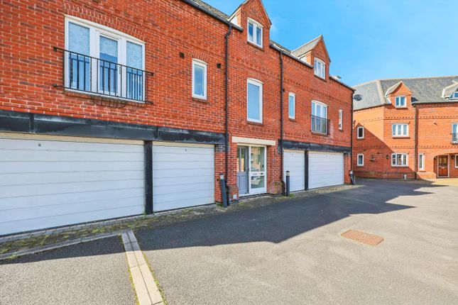 3 bedroom town house for sale
