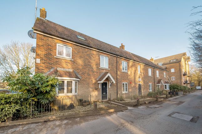 Springwell Lane, Rickmansworth... 2 bed apartment for sale