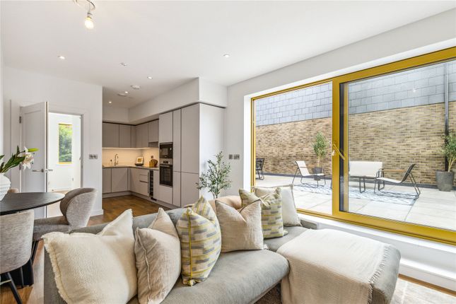 Garratt Lane, SW17 2 bed apartment for sale