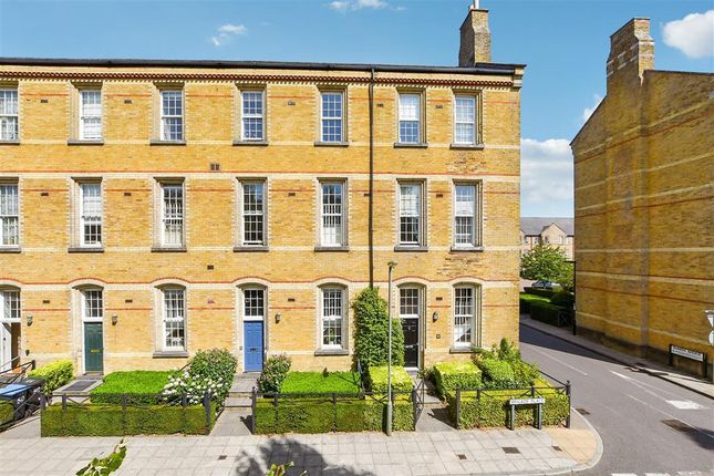 3 bedroom town house for sale