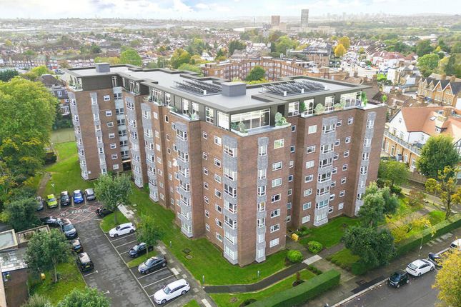 3 bedroom flat for sale