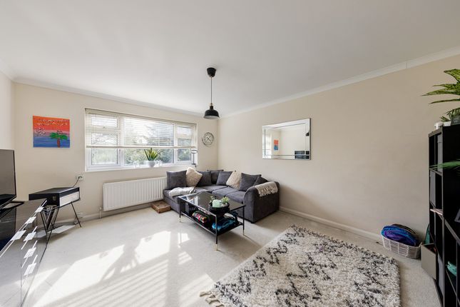 Durham Avenue, Woodford Green, IG8 1 bed flat for sale