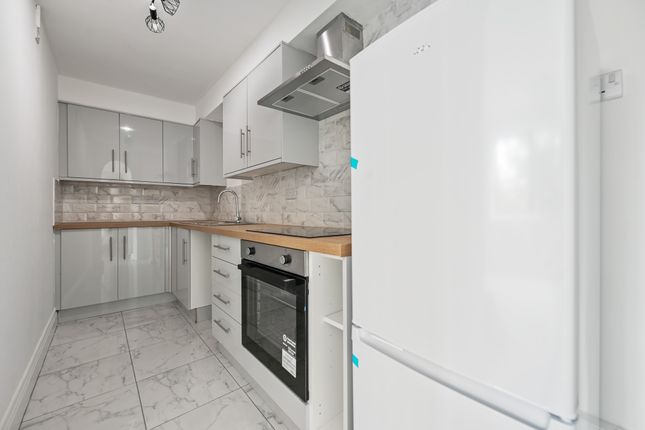 Comer Crescent, Southall UB2 2 bed flat for sale