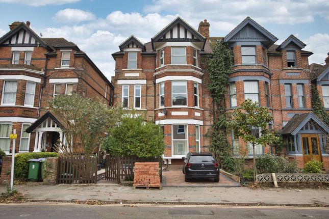 Trinity Road, Folkestone, CT20 2 bed flat for sale