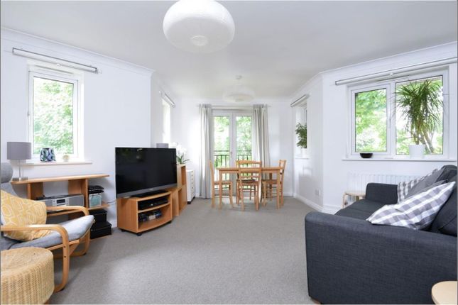 St James's Drive, Balham, London, SW12 2 bed flat for sale